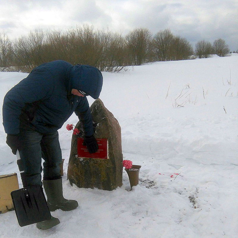 Очистка от снега памятника А.К. Панкратову